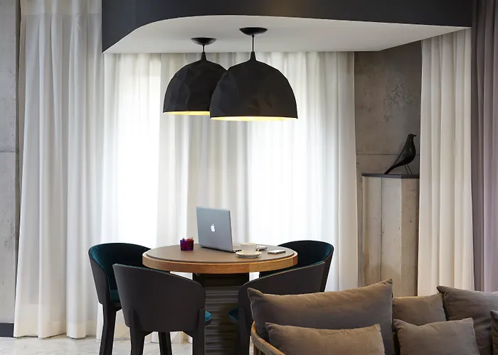 Relais De Lyon By Malone 4*