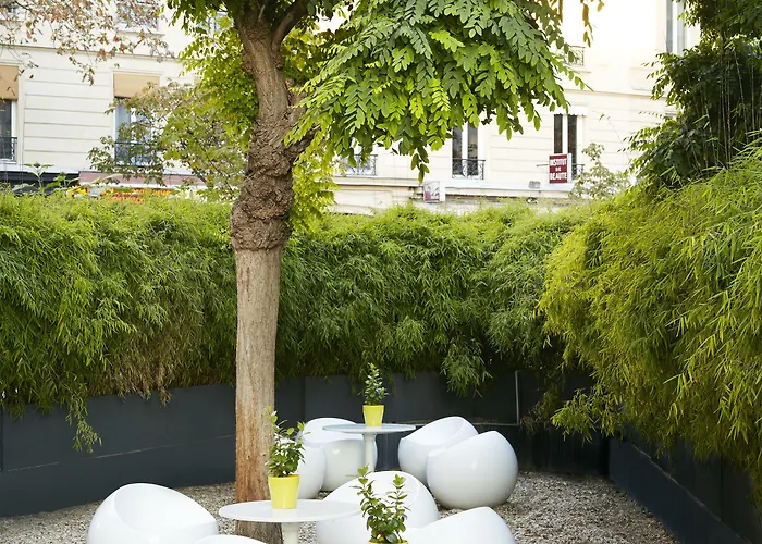 Relais De Lyon By Malone 4*